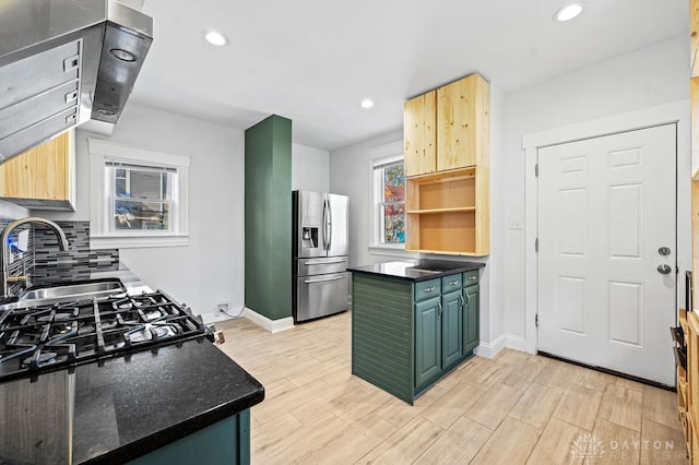 kitchen with stainless steel fridge with ice dispenser, green cabinetry, decorative backsplash, sink, and light hardwood / wood-style flooring