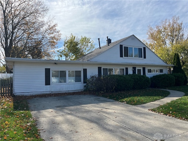 view of front of property