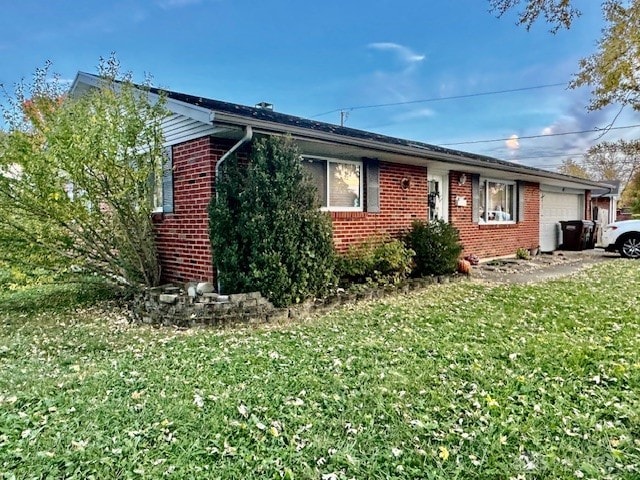 view of front of property featuring a garage and a front yard