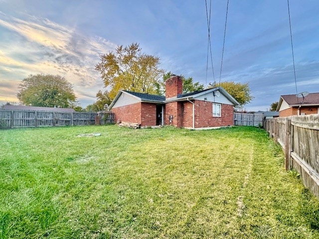 view of yard at dusk