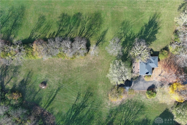 birds eye view of property featuring a rural view