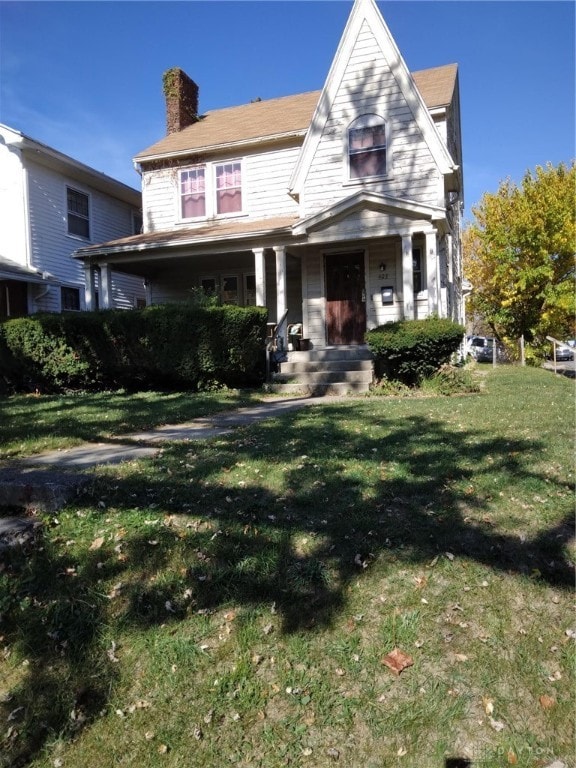 view of front of home featuring a front yard and a porch