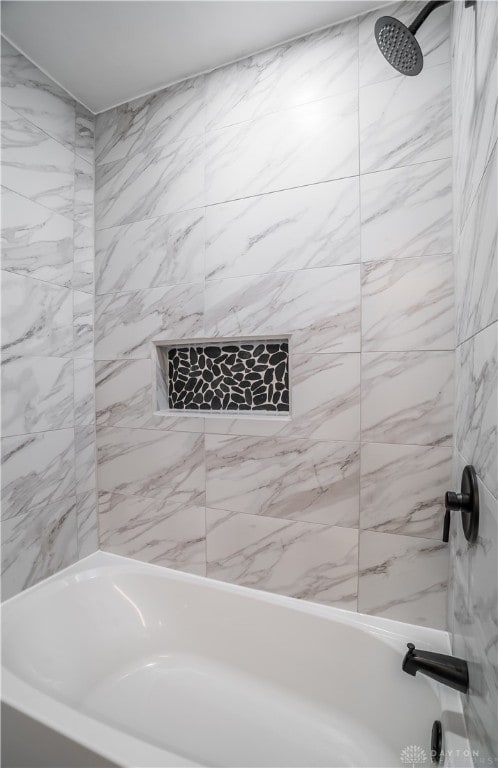 bathroom featuring tiled shower / bath