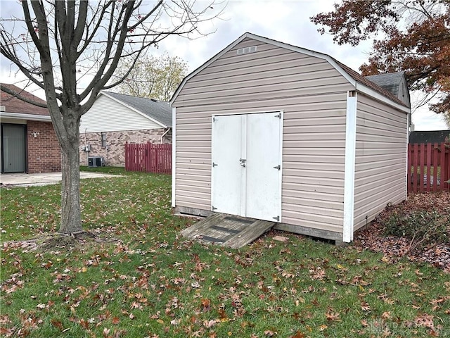 view of outdoor structure featuring a yard