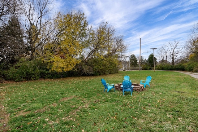 view of yard featuring a fire pit