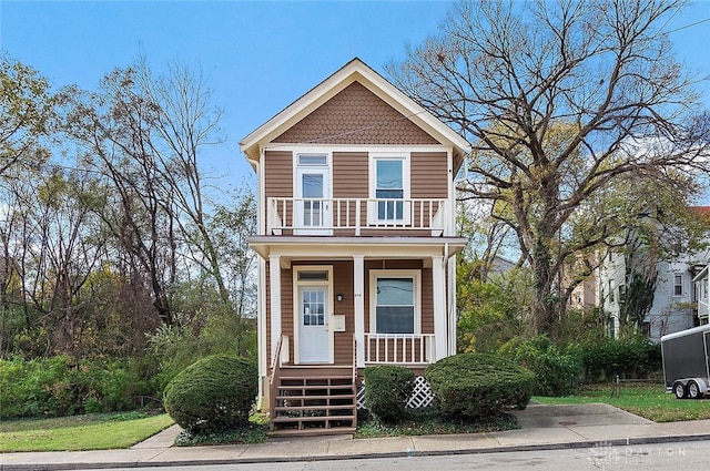 view of front of home featuring a balcony