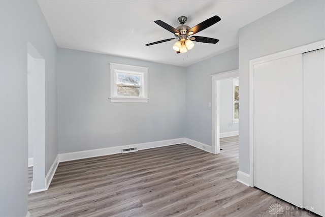 empty room featuring light wood-type flooring and ceiling fan