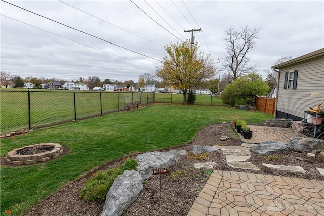 view of yard featuring an outdoor fire pit