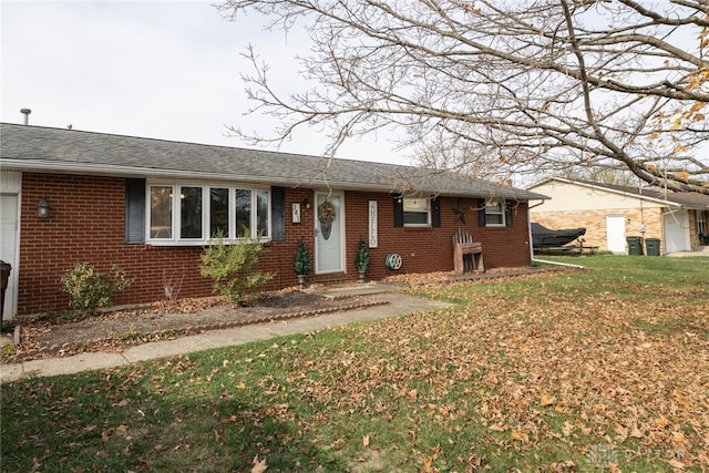 single story home featuring a front yard