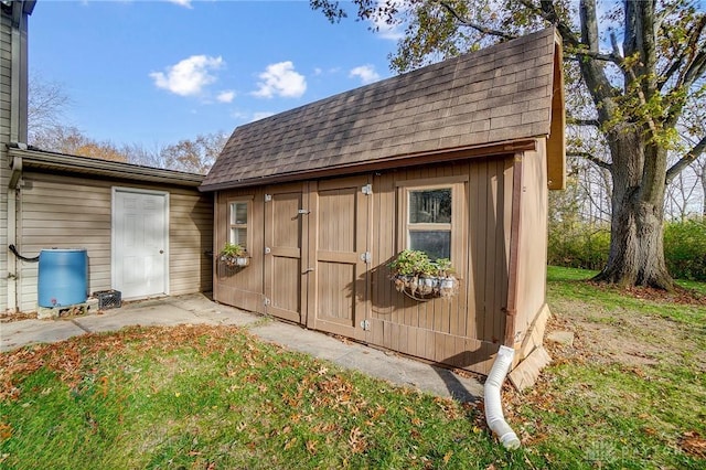 view of outbuilding featuring a lawn