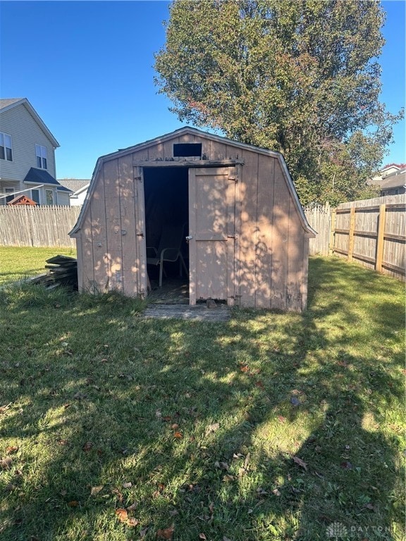 view of outdoor structure featuring a yard