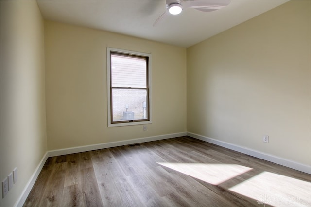 unfurnished room featuring light hardwood / wood-style flooring and ceiling fan