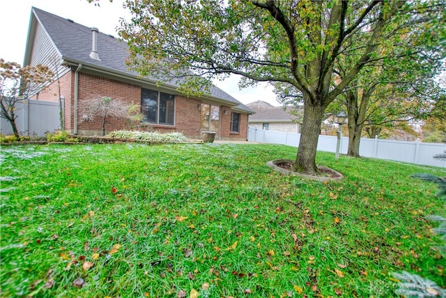 ranch-style home featuring a front yard