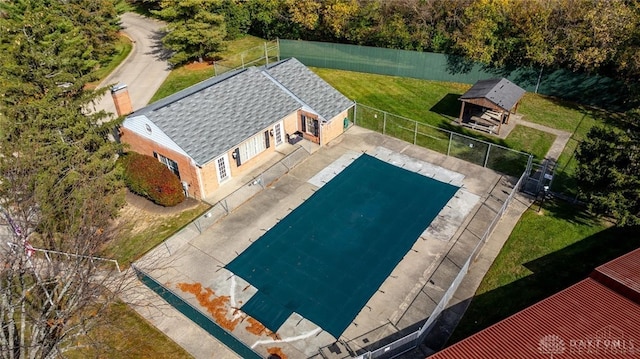 view of swimming pool