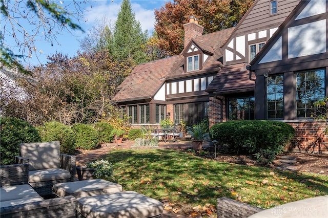 view of yard featuring a patio