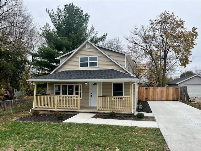 bungalow with covered porch and a front yard