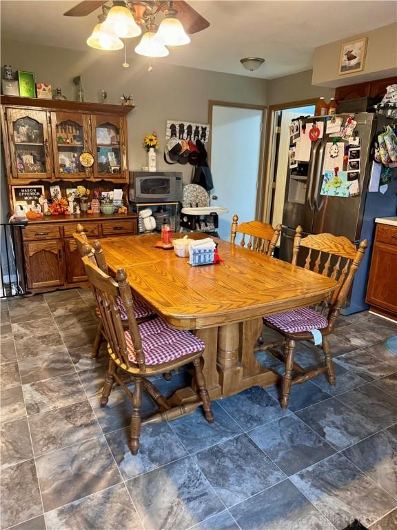 dining space with ceiling fan