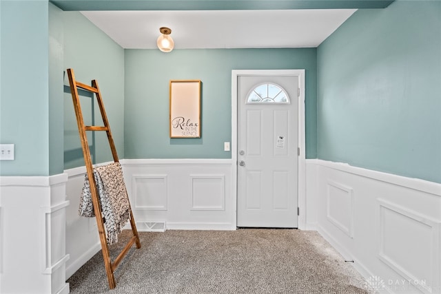 foyer entrance featuring carpet floors