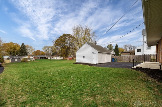 view of yard featuring a garage and an outdoor structure