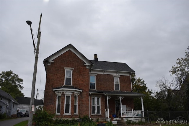 view of front of property featuring a porch