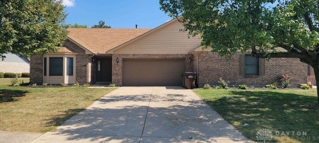 view of front of home featuring a front lawn and a garage