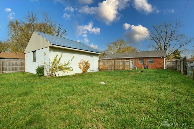 back of house featuring a lawn