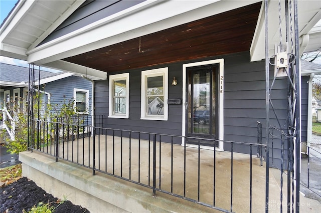 entrance to property featuring covered porch