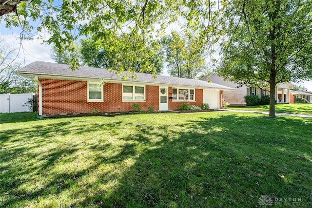 single story home featuring a front yard