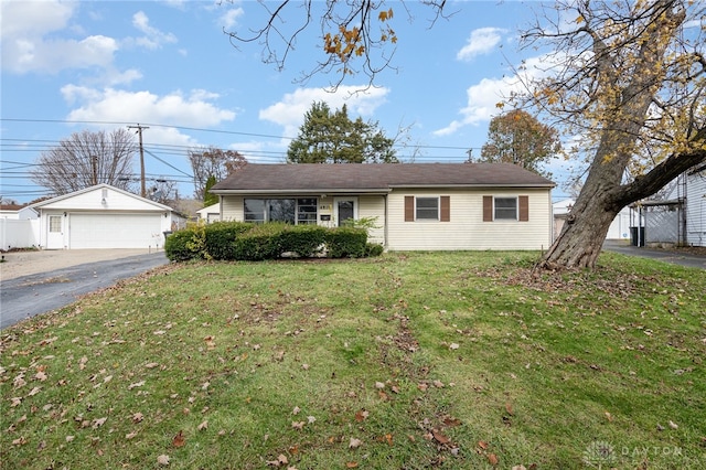 view of front of home featuring a garage, an outdoor structure, and a front lawn