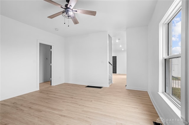 empty room featuring light hardwood / wood-style floors and ceiling fan