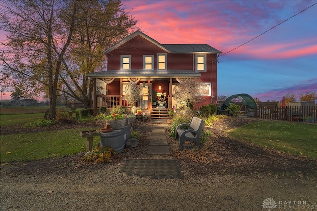 view of front of house featuring a porch and a yard