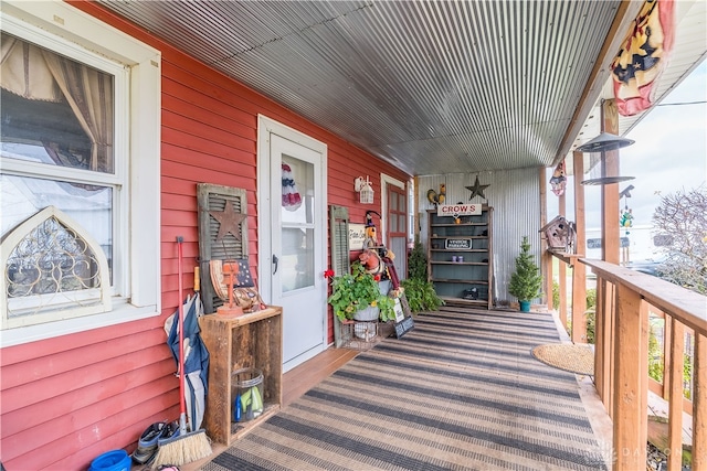 doorway to property with covered porch