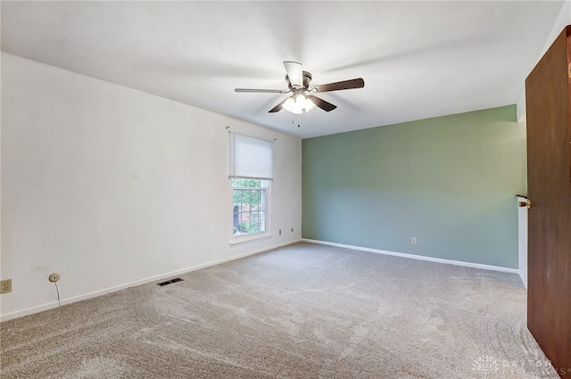 carpeted empty room featuring ceiling fan