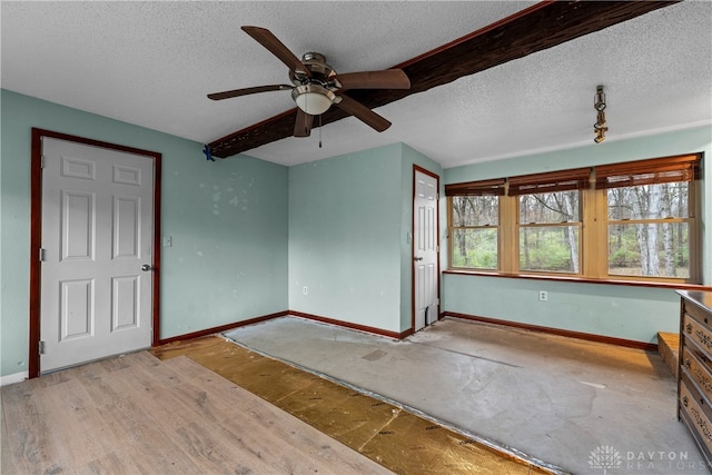 empty room featuring light wood-type flooring, a textured ceiling, and ceiling fan