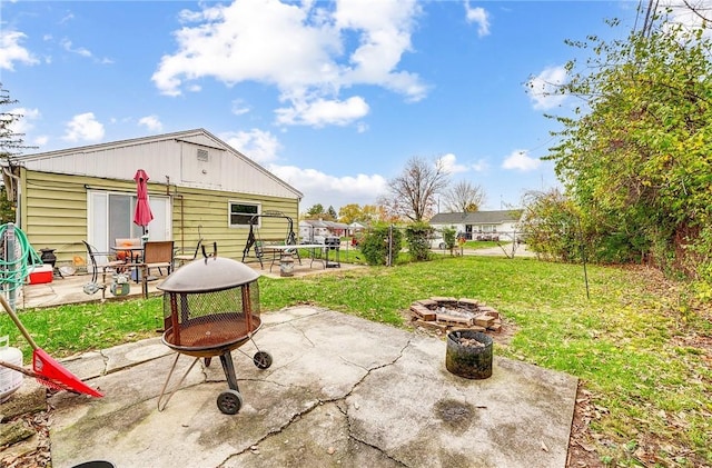 view of patio featuring a fire pit