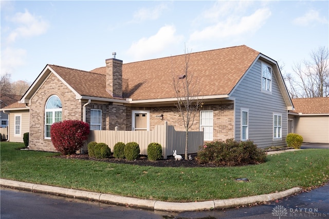 view of front of home with a front lawn