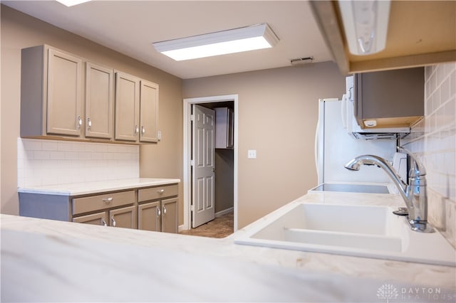 kitchen with backsplash and sink