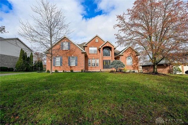 view of front of property featuring a front yard