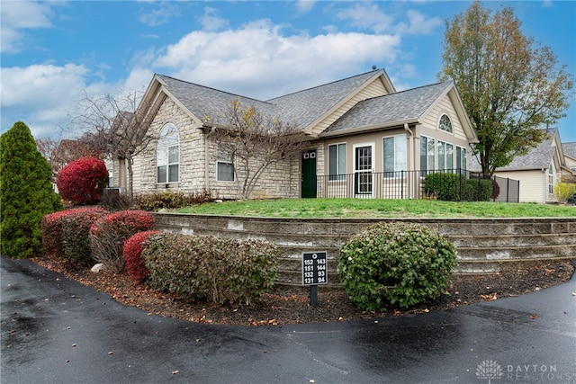 view of front of property