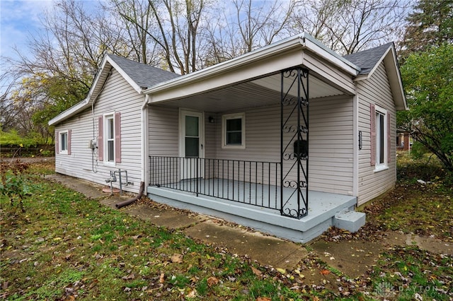 view of front of property featuring a porch