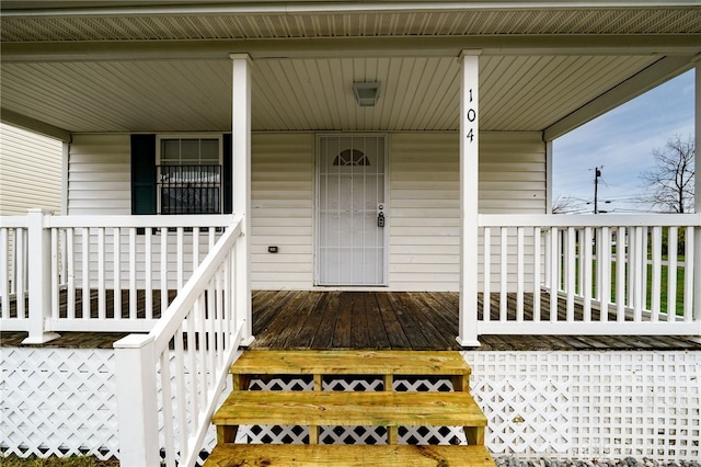 property entrance featuring a porch