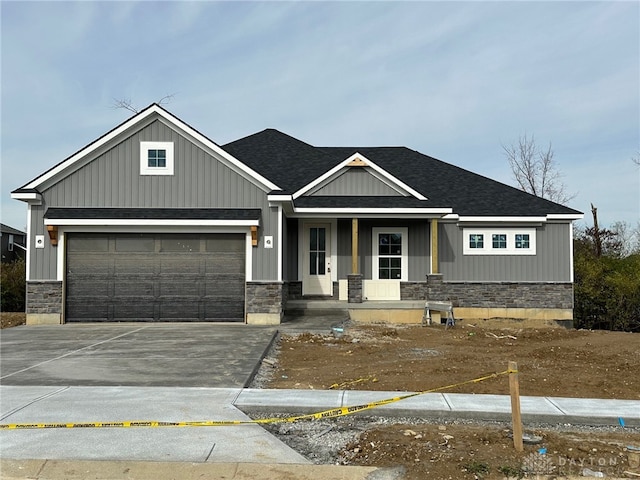 craftsman house featuring a garage