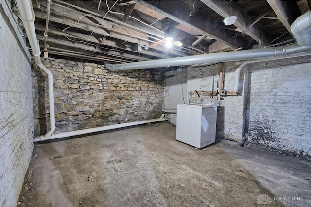 basement featuring washer / dryer