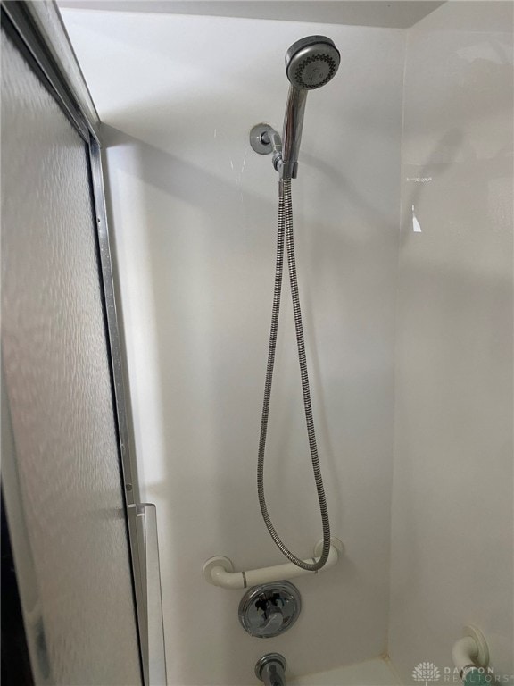 details with shower / tub combination