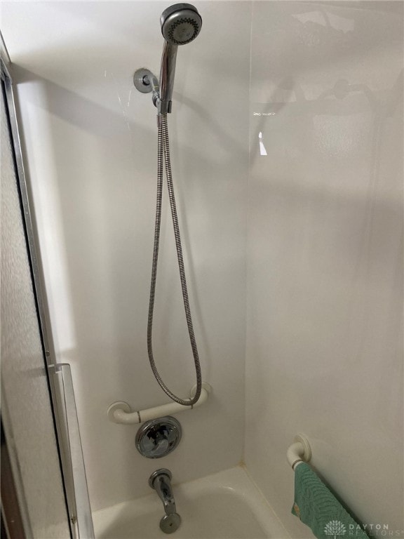 room details with shower / washtub combination