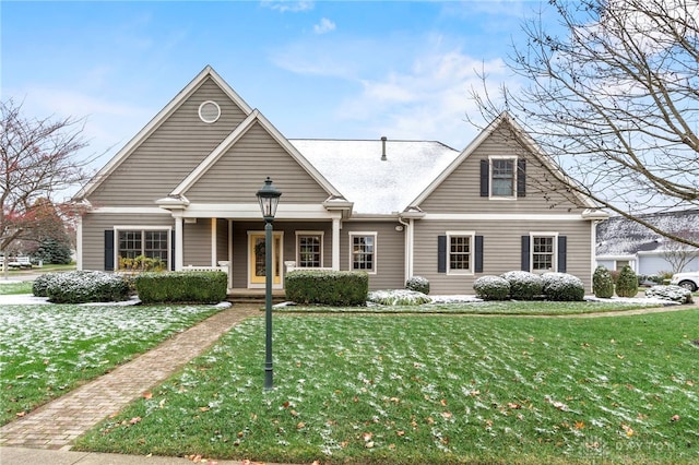 view of front of house featuring a front lawn