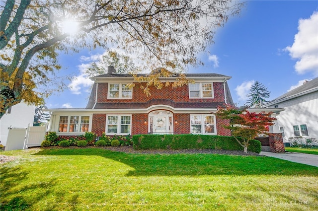 view of front of property with a front lawn