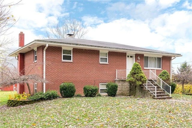 view of front of house featuring a front yard