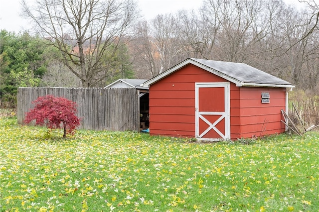 view of outdoor structure with a yard