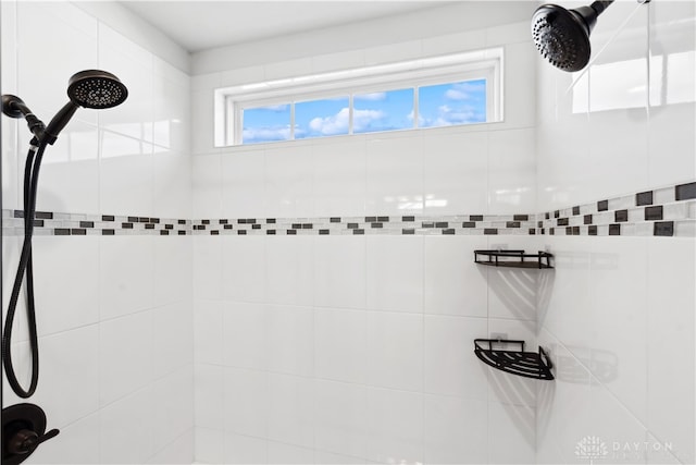 bathroom featuring a healthy amount of sunlight and a tile shower